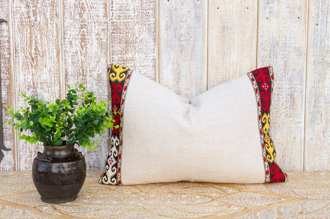 Aayu Linen Tribal Border Pillow