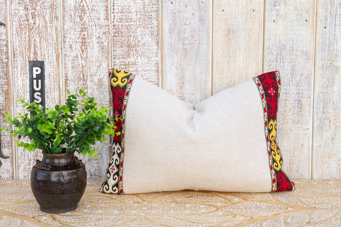 Aayu Linen Tribal Border Pillow