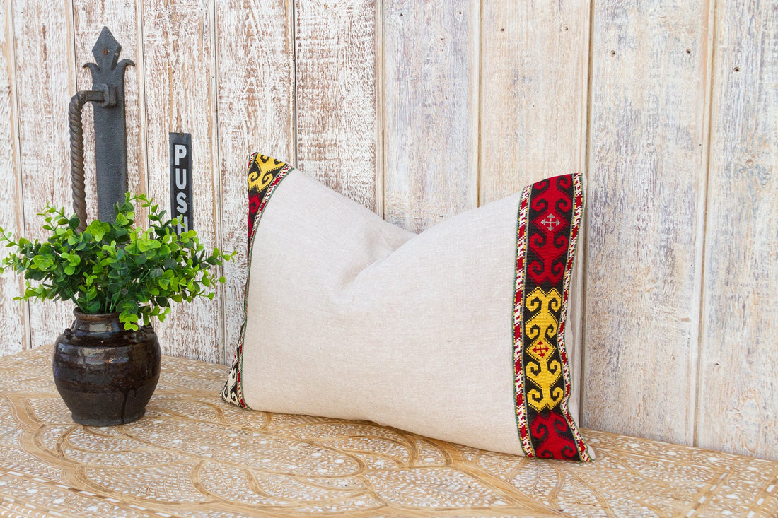 Aayu Linen Tribal Border Pillow