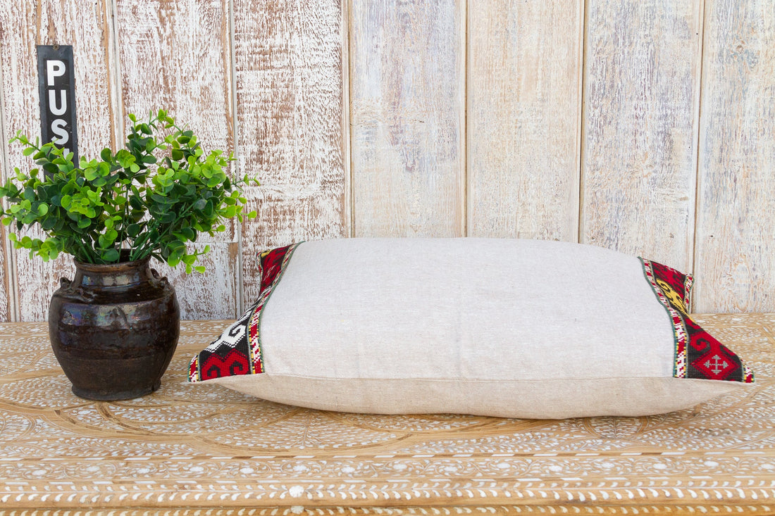 Aayu Linen Tribal Border Pillow