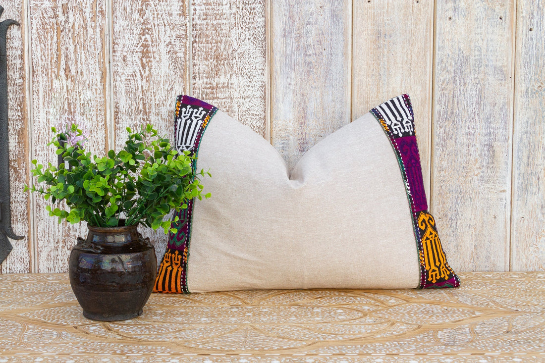 Ciona Linen Tribal Border Pillow (Trade)