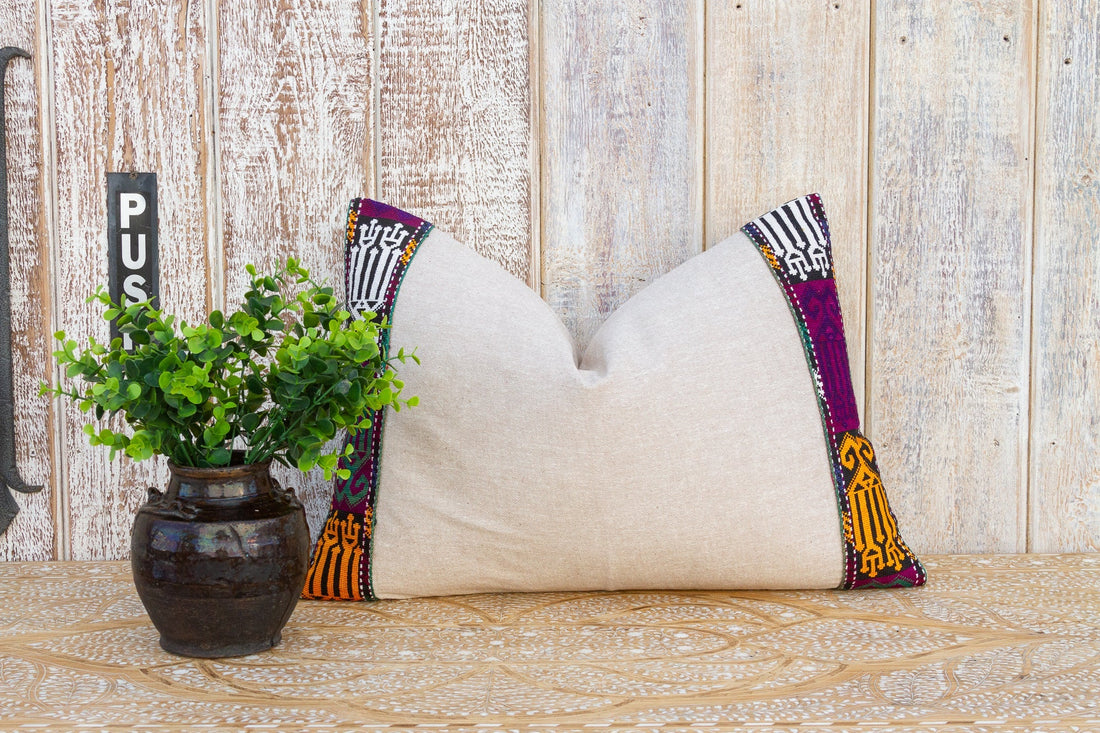 Ciona Linen Tribal Border Pillow (Trade)