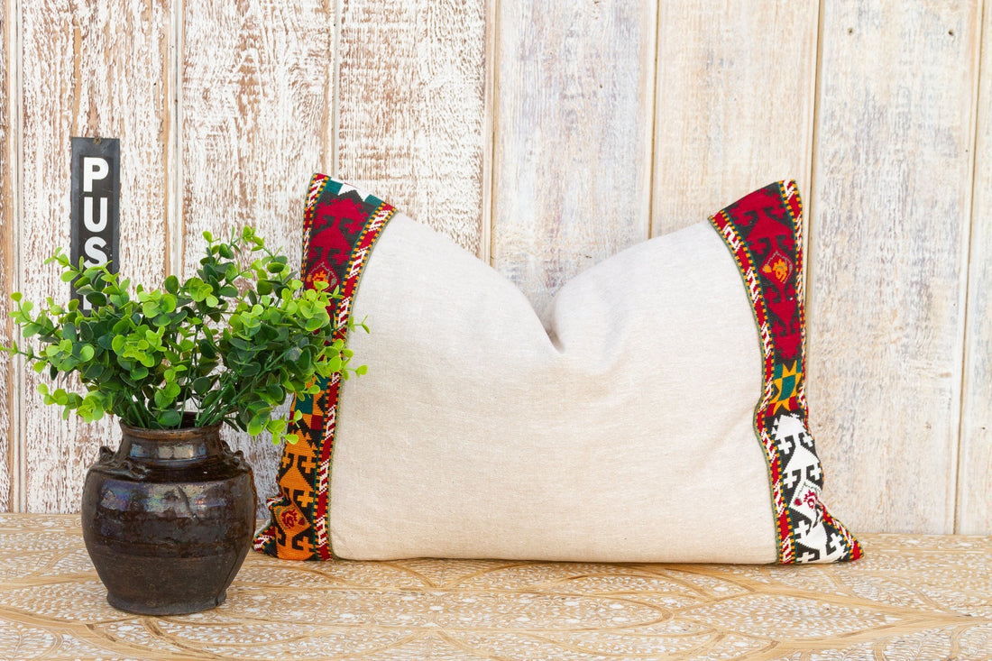 Ezhil Linen Tribal Border Pillow (Trade)