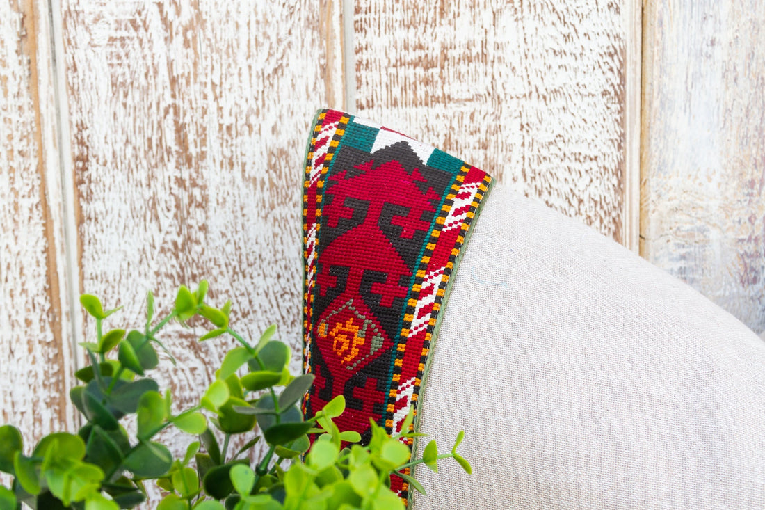 Ezhil Linen Tribal Border Pillow (Trade)