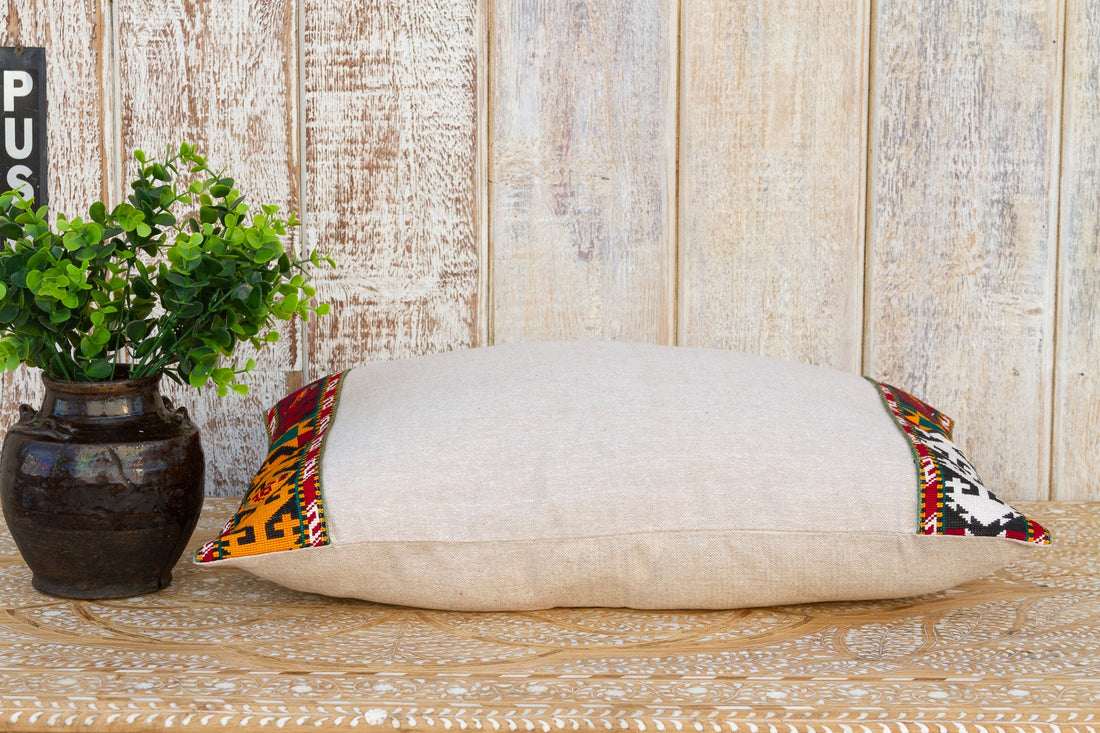 Ezhil Linen Tribal Border Pillow
