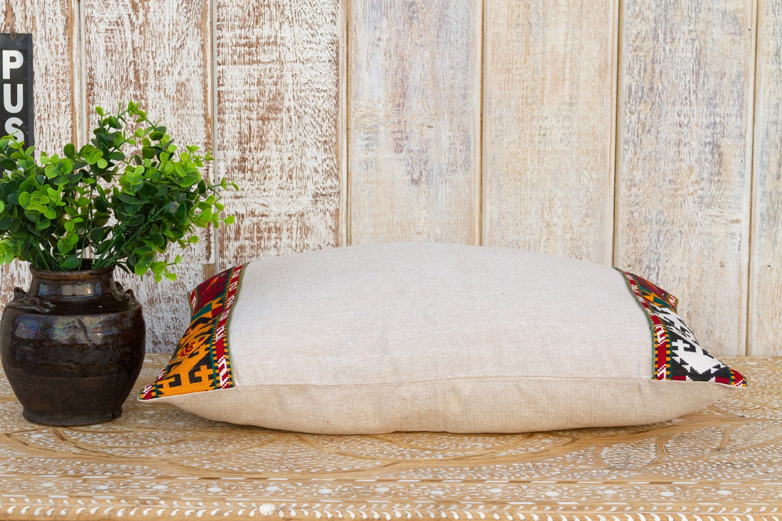 Ezhil Linen Tribal Border Pillow (Trade)