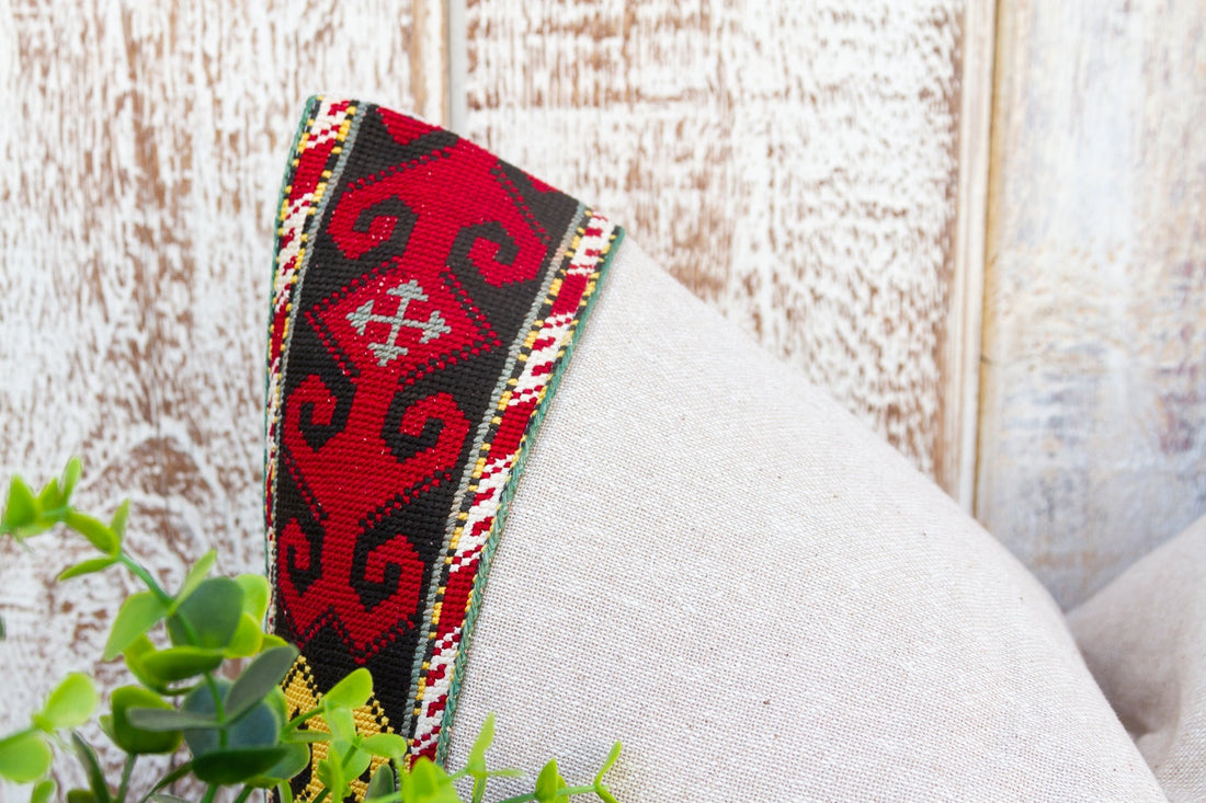 Giti Linen Tribal Border Pillow (Trade)