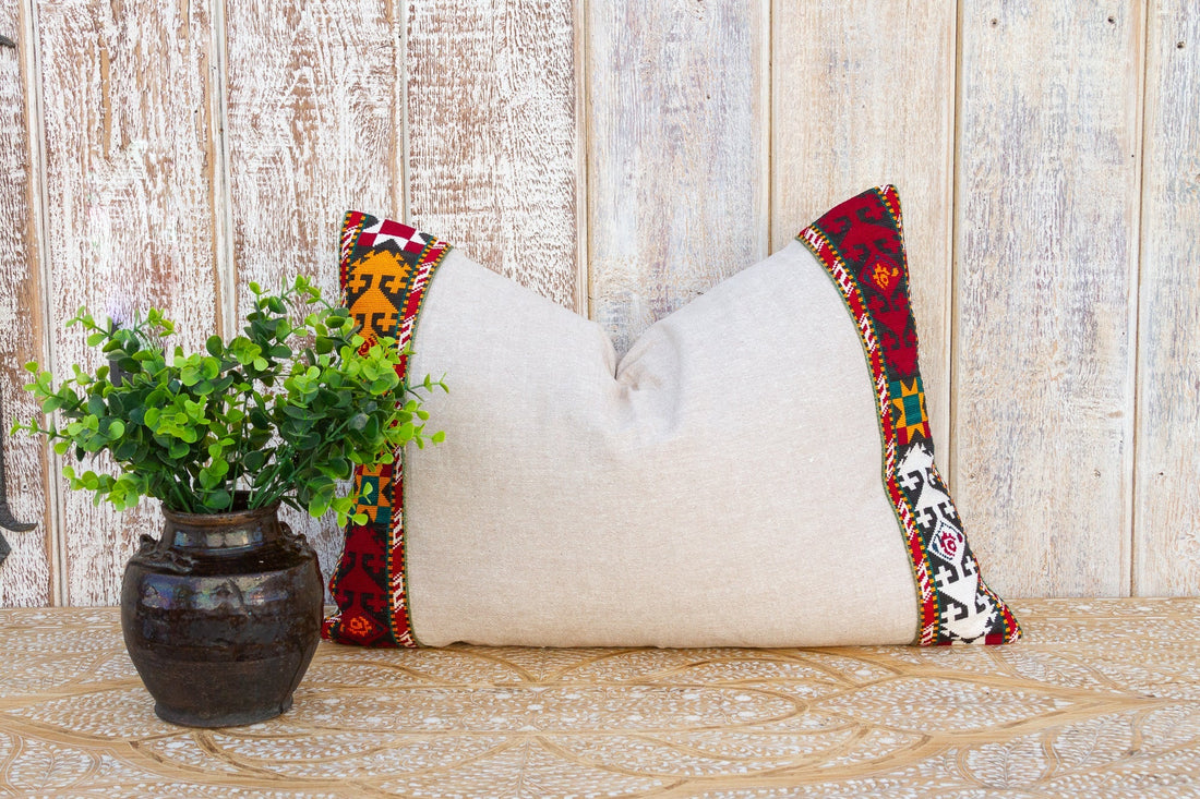 Iyla Linen Tribal Border Pillow (Trade)