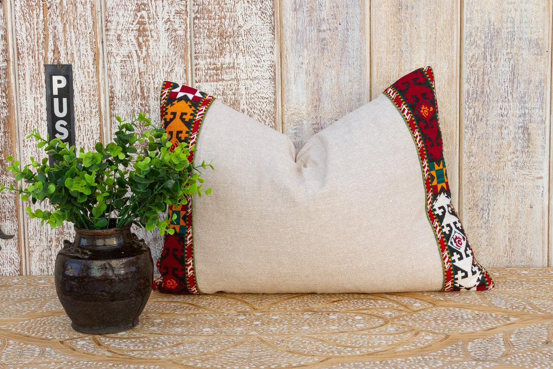 Iyla Linen Tribal Border Pillow (Trade)