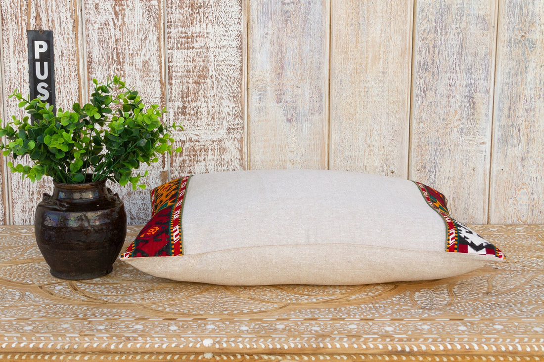 Iyla Linen Tribal Border Pillow (Trade)