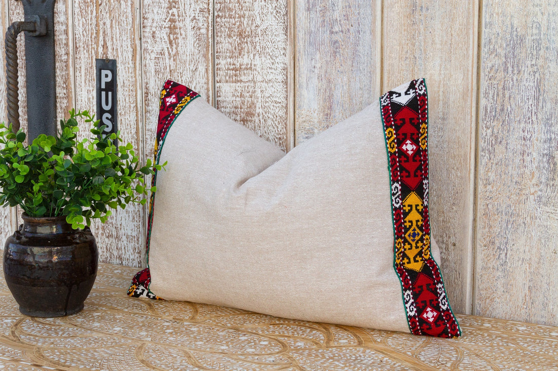 Joya Linen Tribal Border Pillow (Trade)