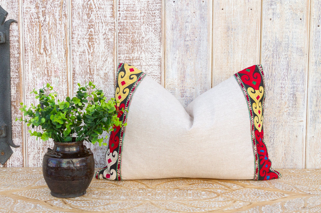 Kyra Linen Tribal Border Pillow
