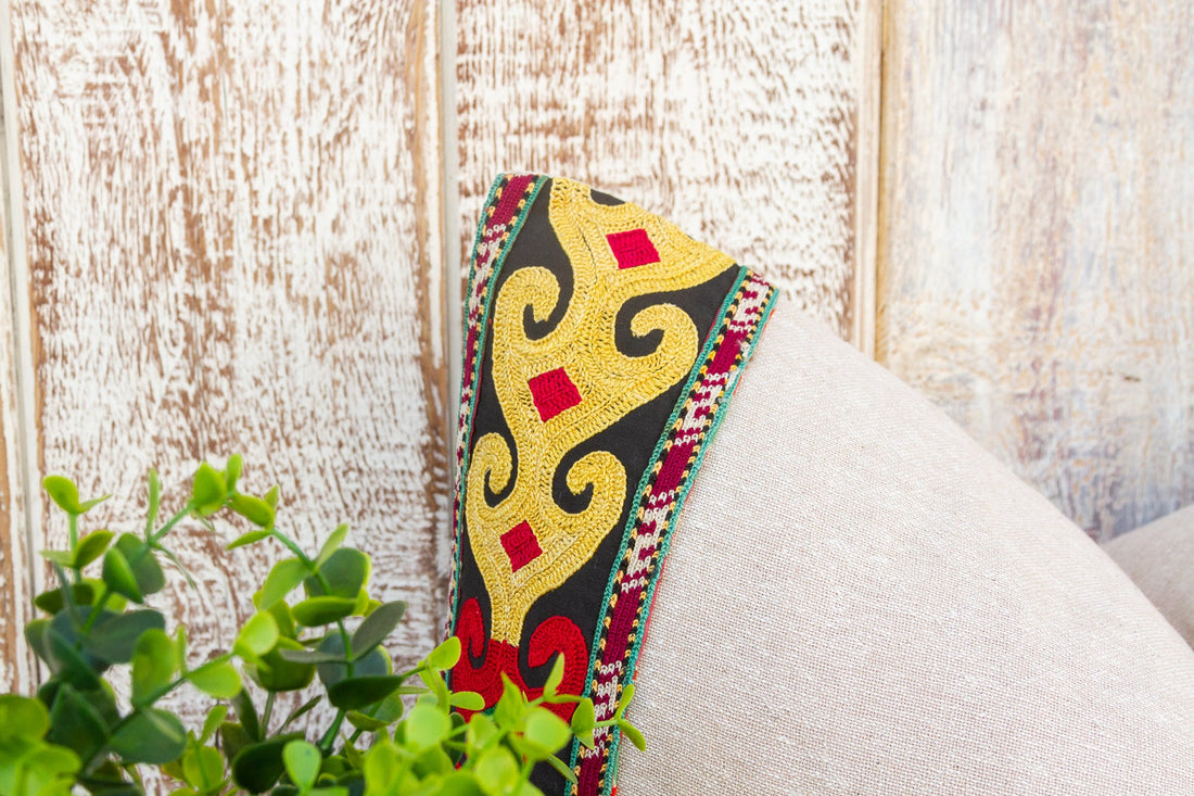 Kyra Linen Tribal Border Pillow