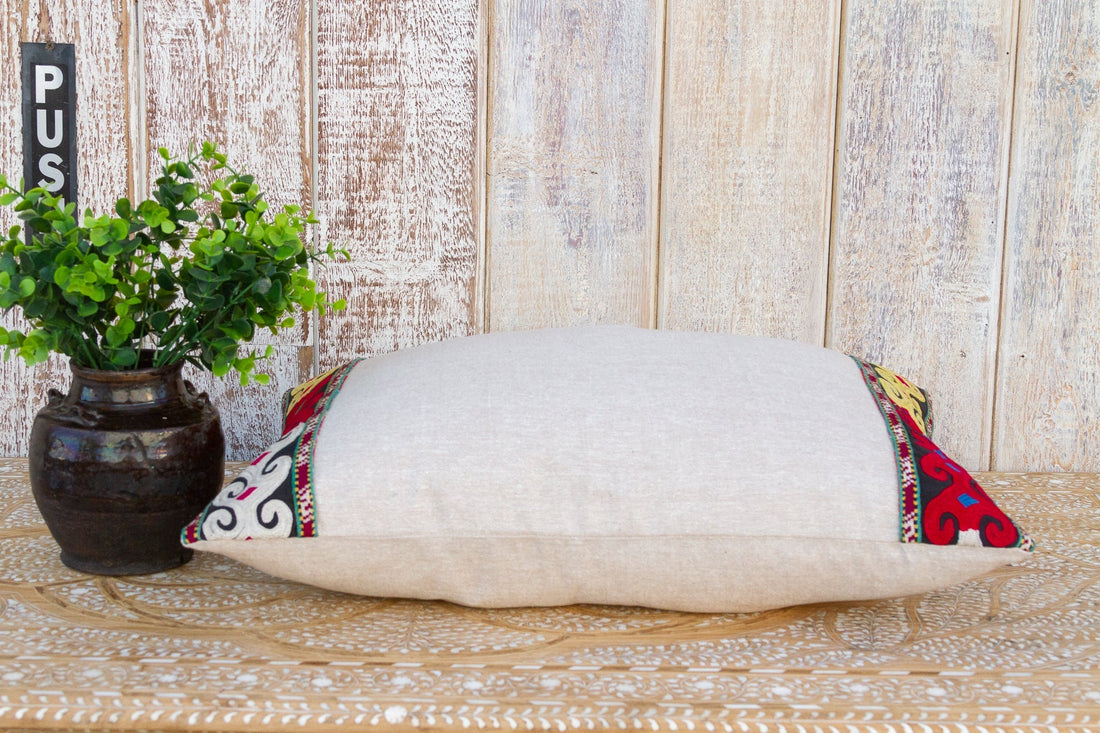 Kyra Linen Tribal Border Pillow (Trade)