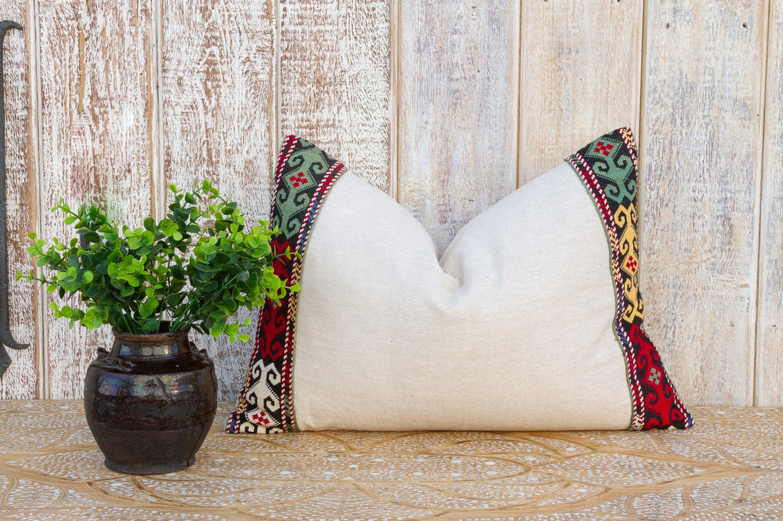 Niku Linen Tribal Border Pillow