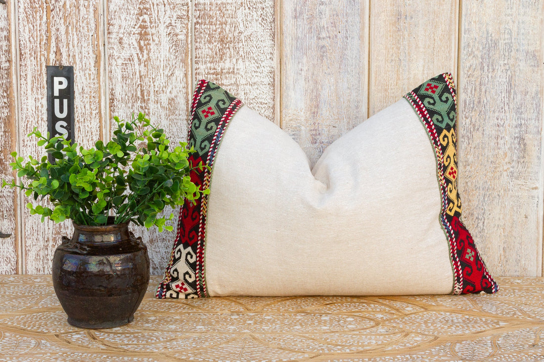Niku Linen Tribal Border Pillow