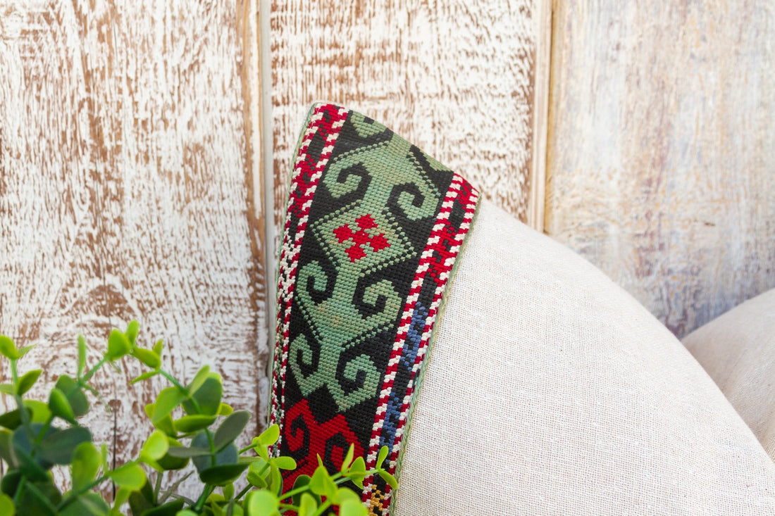 Niku Linen Tribal Border Pillow (Trade)