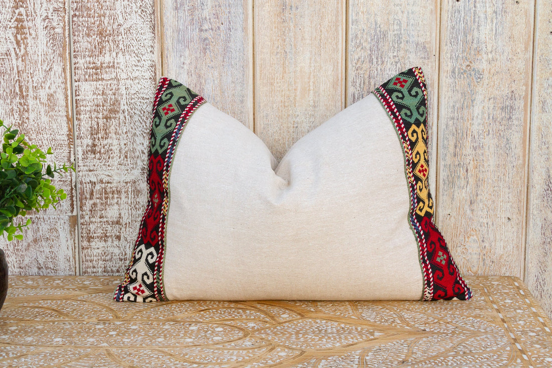 Niku Linen Tribal Border Pillow