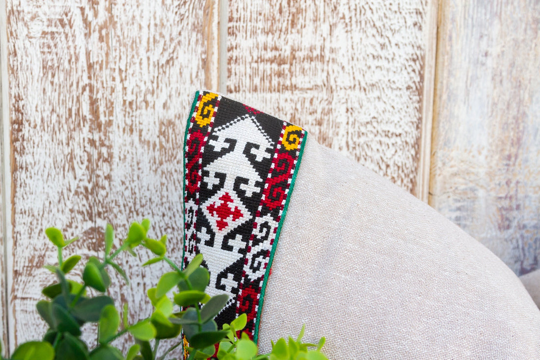 Qia Linen Tribal Border Pillow (Trade)