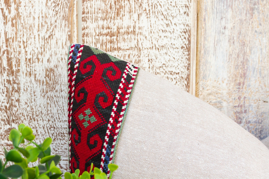 Sana Linen Tribal Border Pillow (Trade)