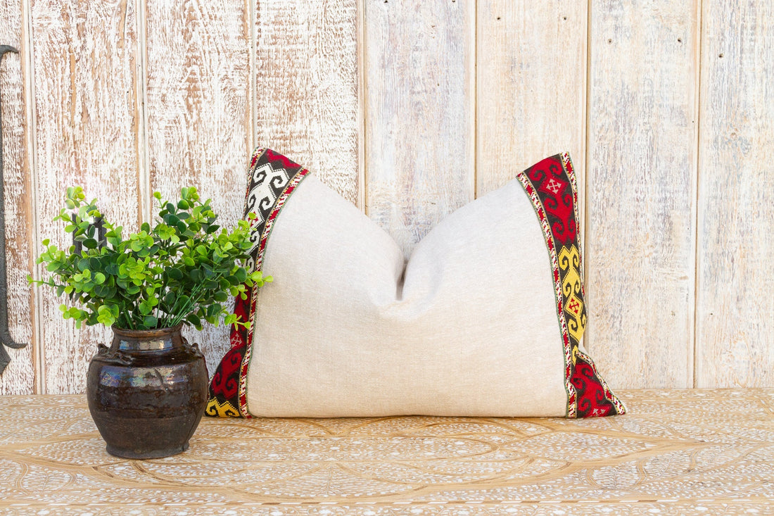 Tora Linen Tribal Border Pillow (Trade)