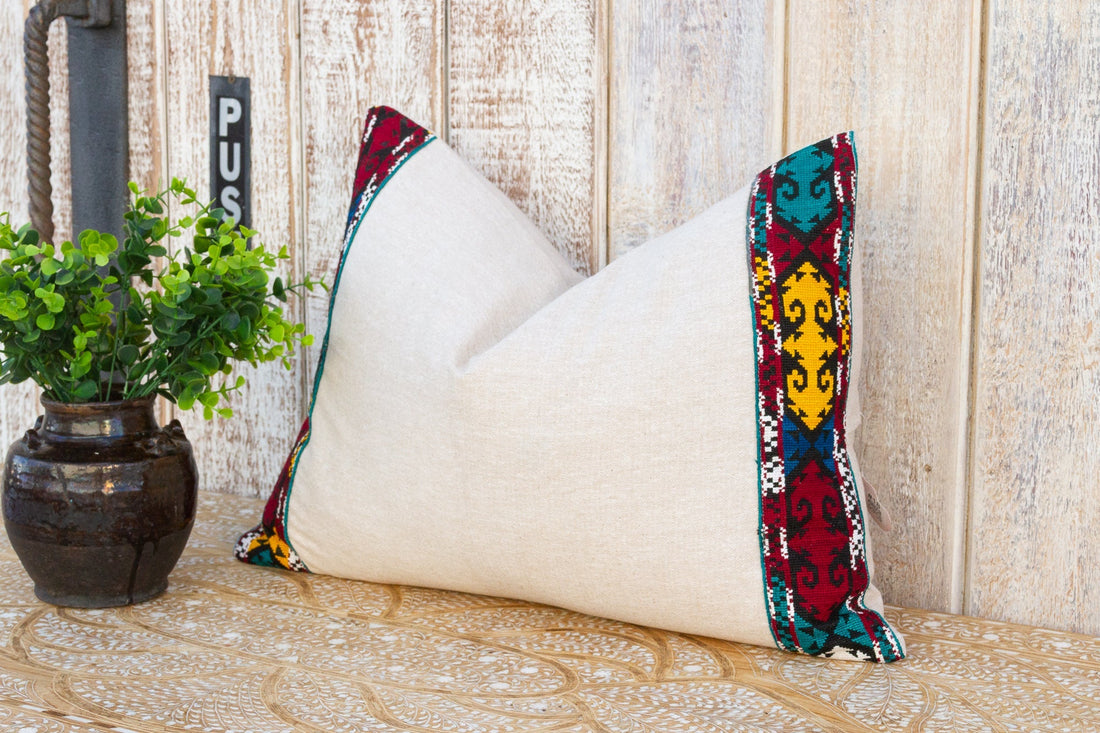 Vedie Linen Tribal Border Pillow (Trade)