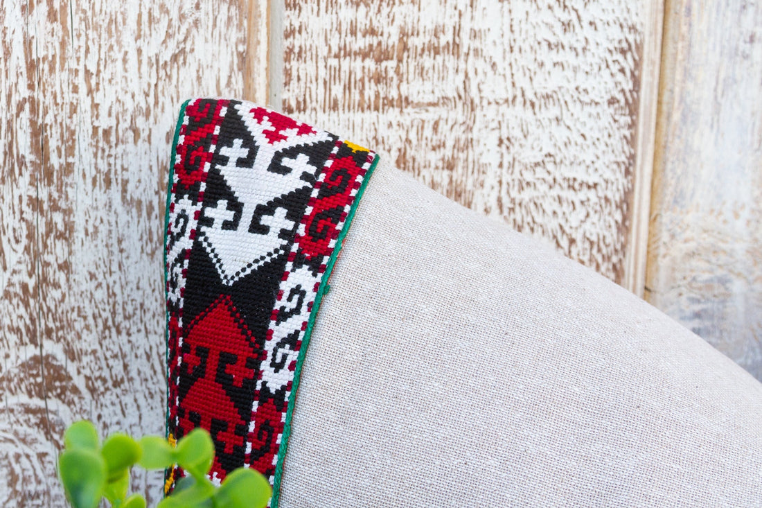 Xoti Linen Tribal Border Pillow (Trade)