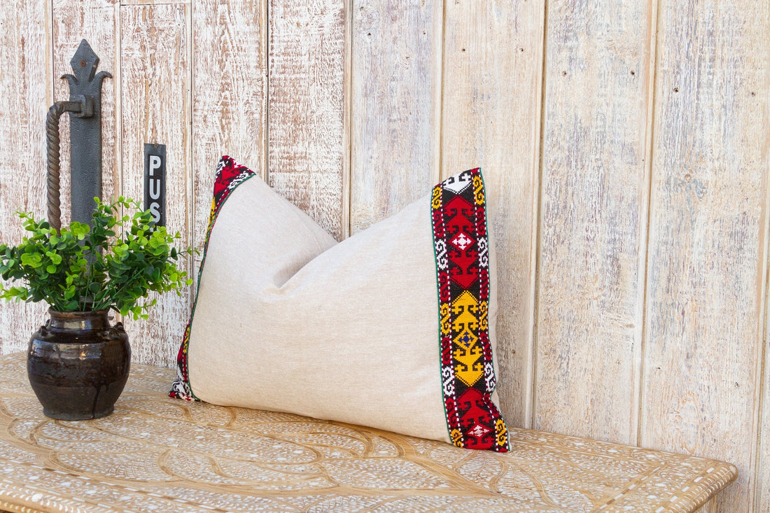 Yamha Linen Tribal Border Pillow (Trade)