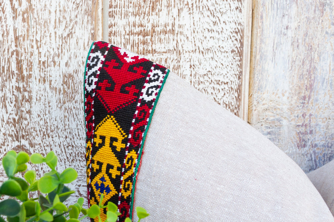 Yamha Linen Tribal Border Pillow