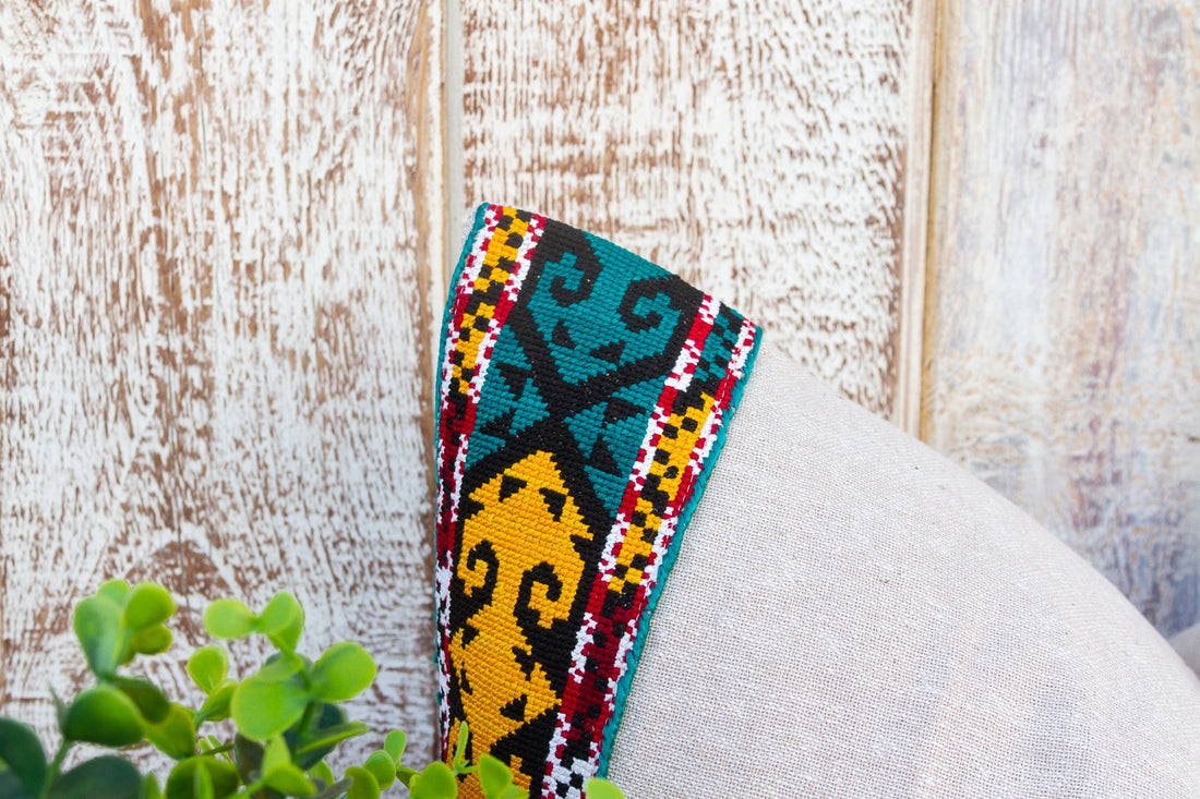 Czaee Linen Tribal Border Pillow (Trade)