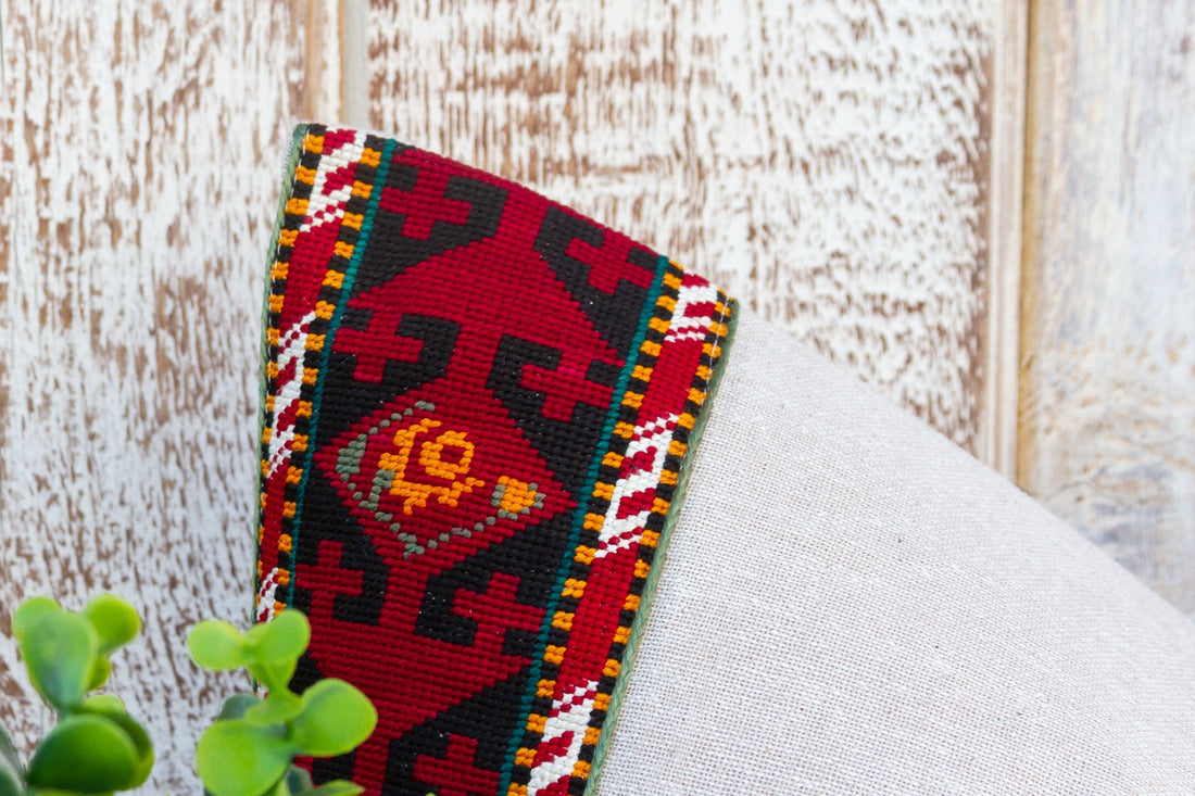 Gina Linen Tribal Border Pillow (Trade)