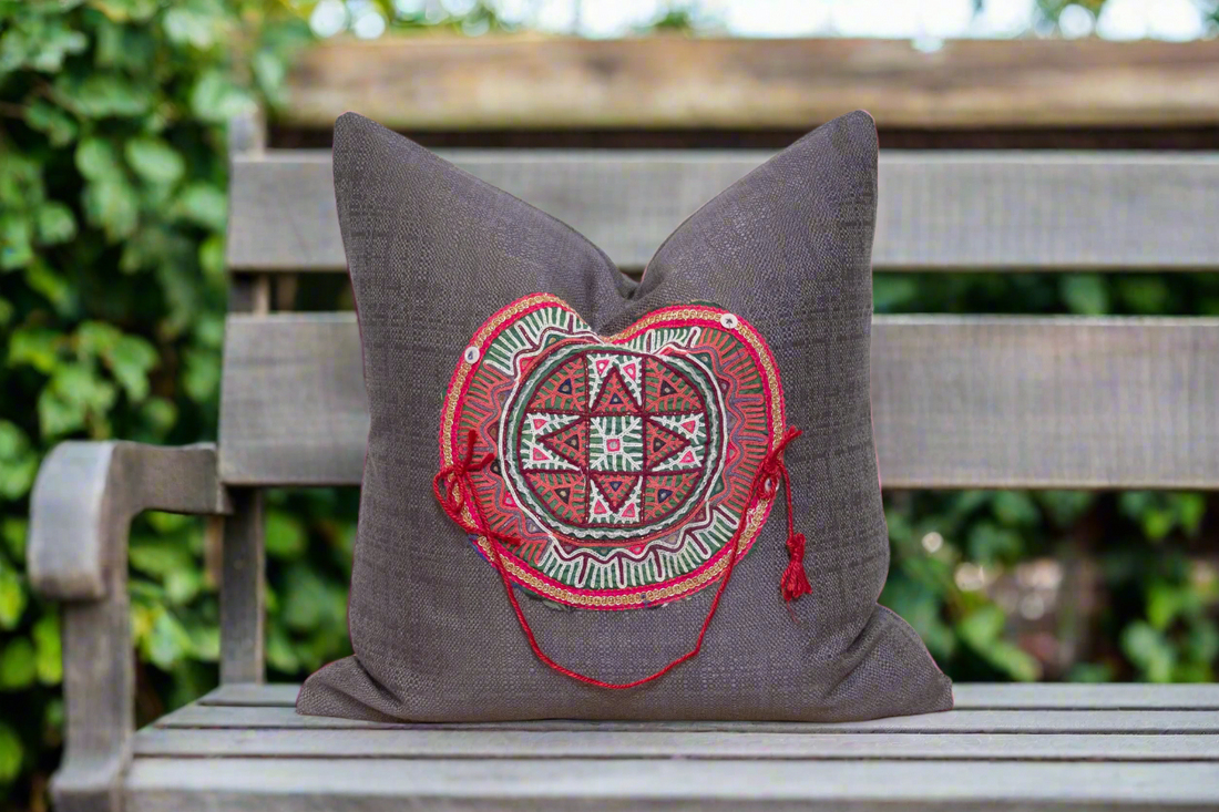 Sanna Antique Tapestry Linen Pillow (Trade)